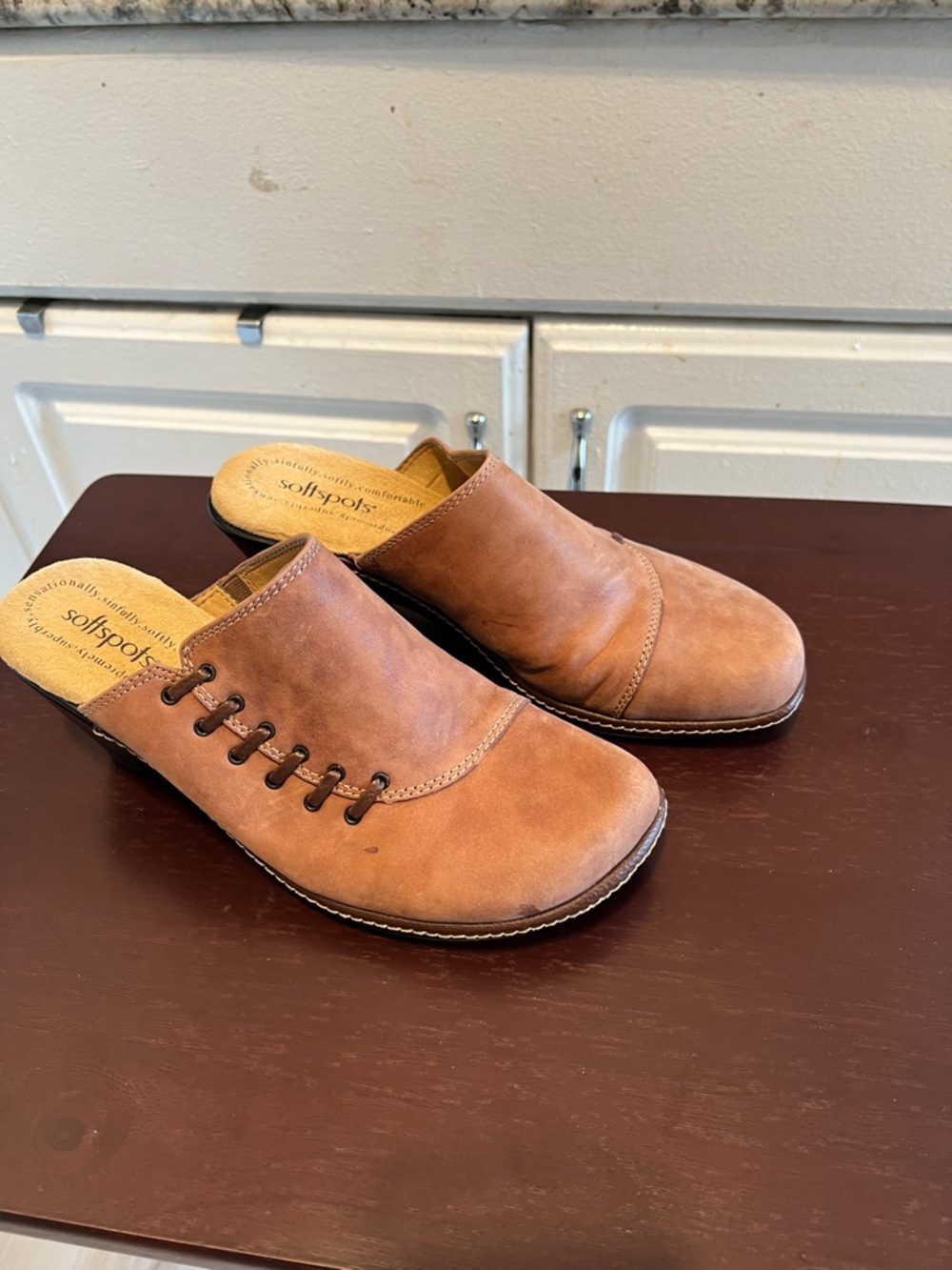 Softspots Cate 11 Brown Suede Leather Mule Clogs Round Toe Heels Size 8.5W